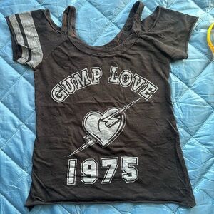 M - Gump Love 1975 black and grey cut off shirt